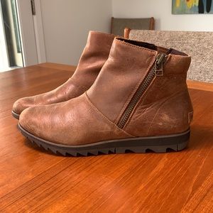 Sorel Harlow Zip boots, size 9, brown/tan leather, barely worn